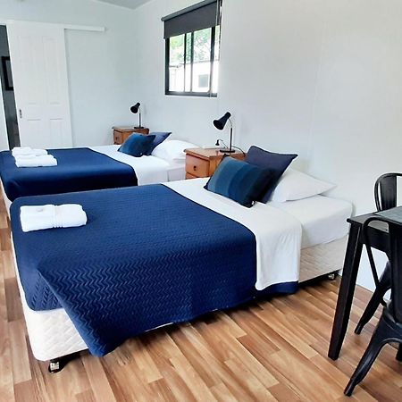 Mt Larcom Tourist Park Hotel Mount Larcom Ruang foto
