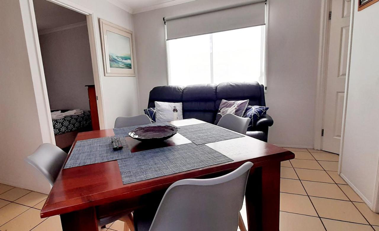 Mt Larcom Tourist Park Hotel Mount Larcom Bagian luar foto