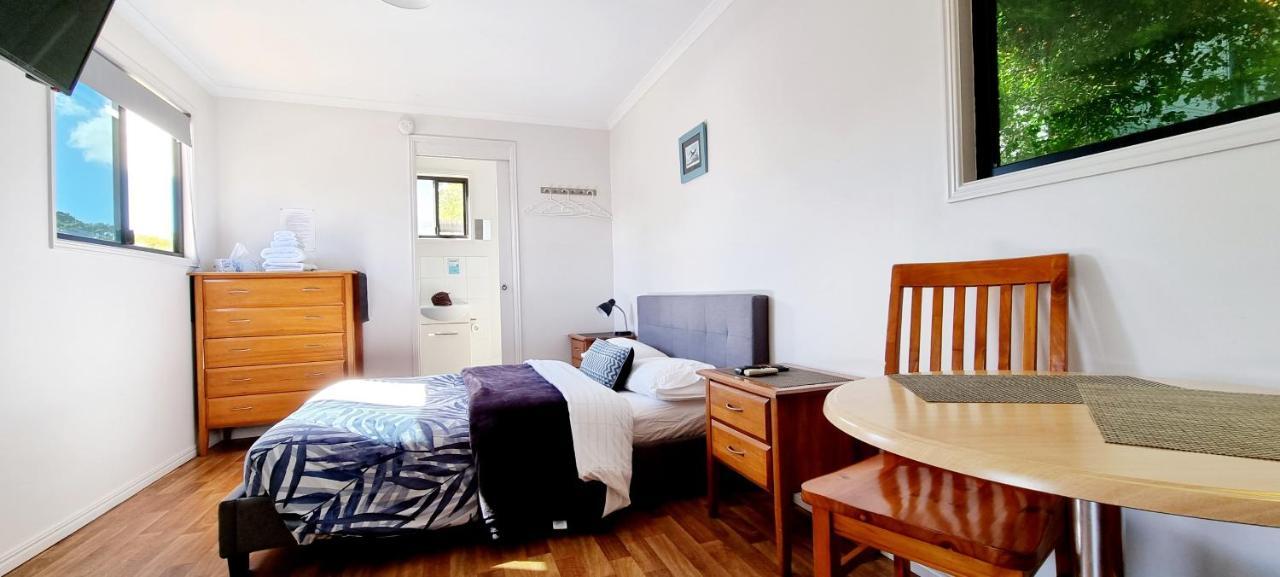 Mt Larcom Tourist Park Hotel Mount Larcom Bagian luar foto