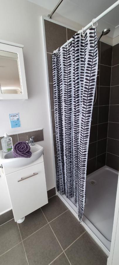 Mt Larcom Tourist Park Hotel Mount Larcom Bagian luar foto