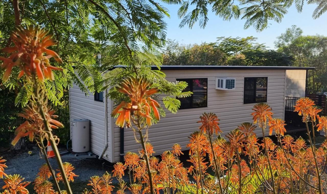 Mt Larcom Tourist Park Hotel Mount Larcom Bagian luar foto