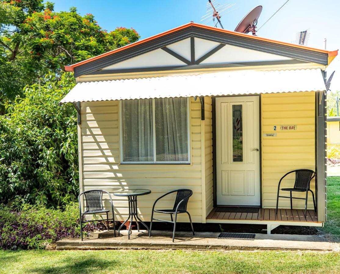 Mt Larcom Tourist Park Hotel Mount Larcom Bagian luar foto