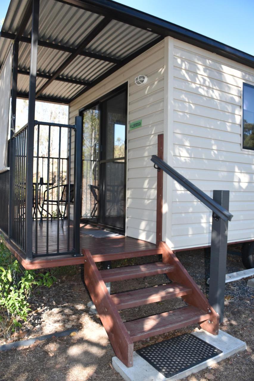 Mt Larcom Tourist Park Hotel Mount Larcom Bagian luar foto