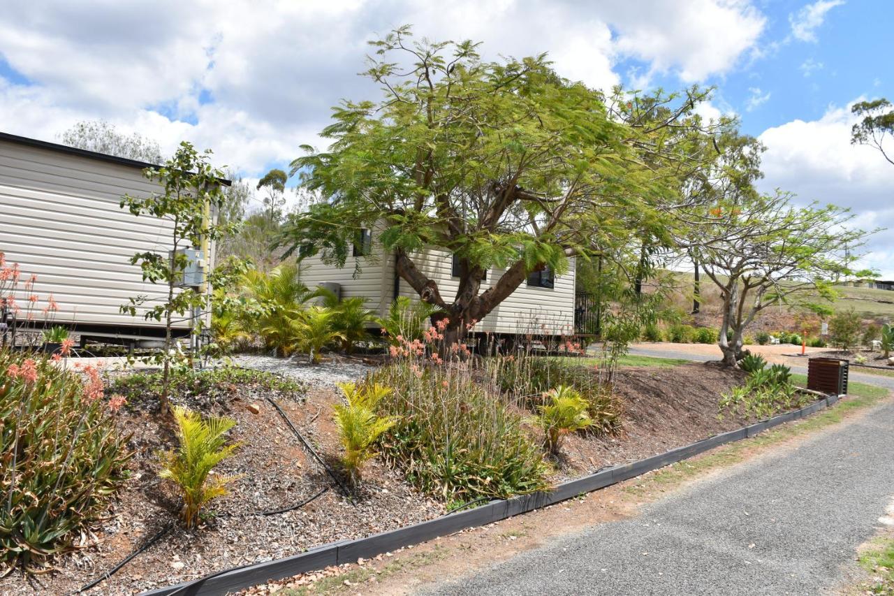 Mt Larcom Tourist Park Hotel Mount Larcom Bagian luar foto